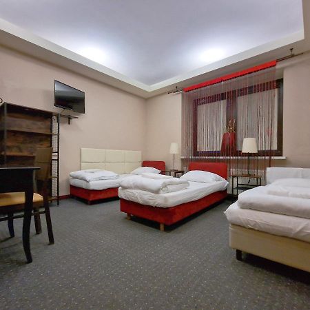 Helvetia Plus B&B - Private Rooms And Apartments Βαρσοβία Εξωτερικό φωτογραφία