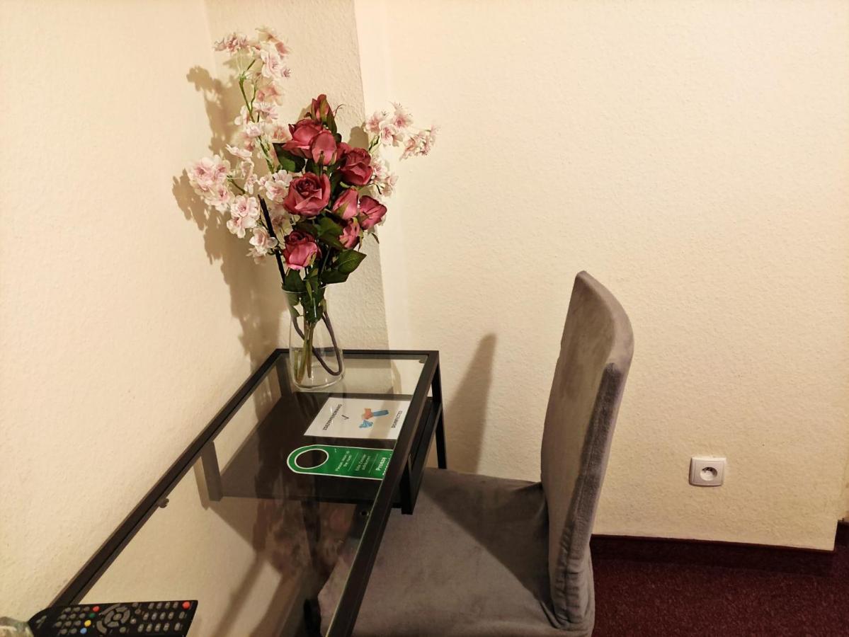 Helvetia Plus B&B - Private Rooms And Apartments Βαρσοβία Εξωτερικό φωτογραφία
