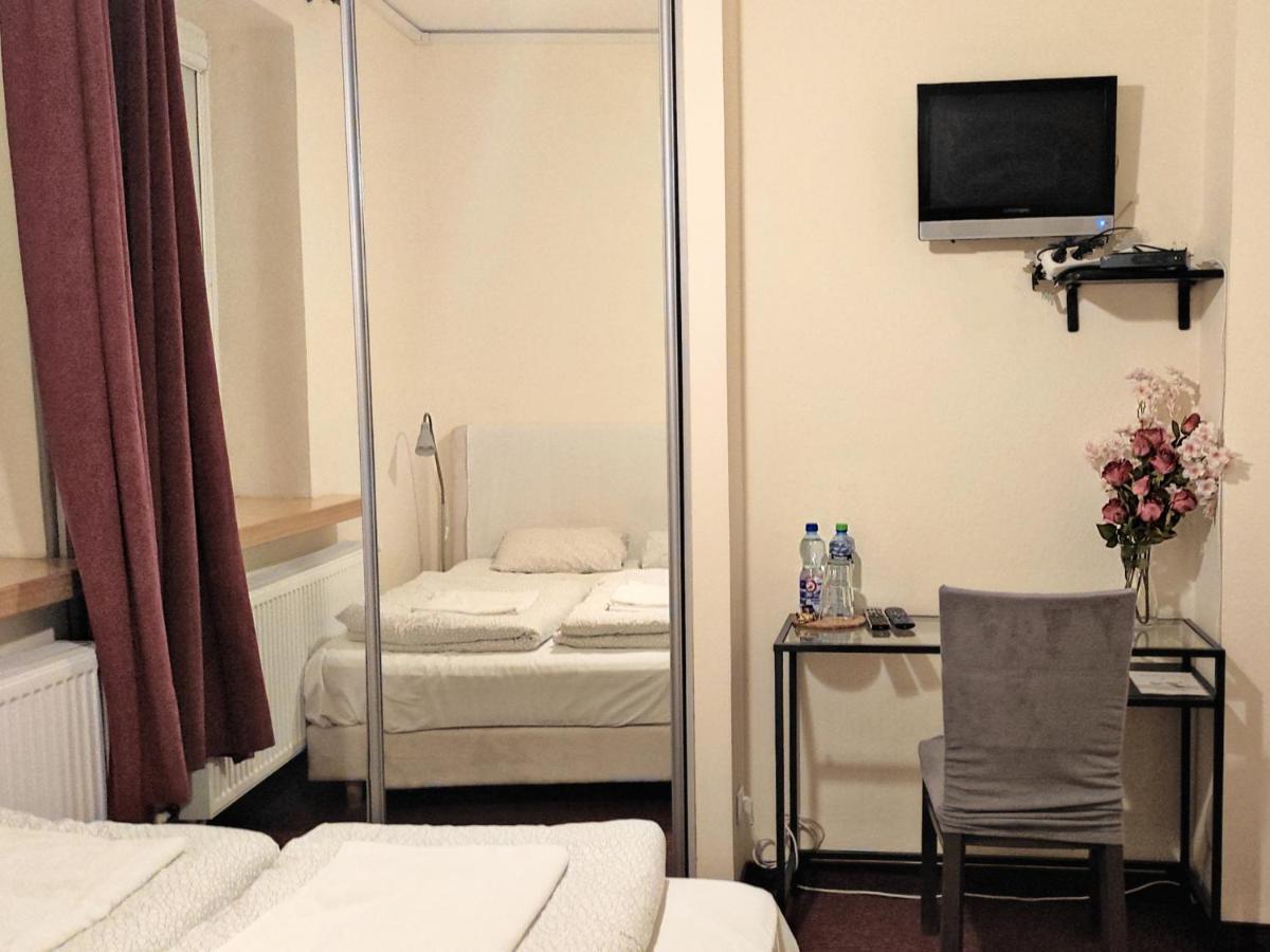 Helvetia Plus B&B - Private Rooms And Apartments Βαρσοβία Εξωτερικό φωτογραφία