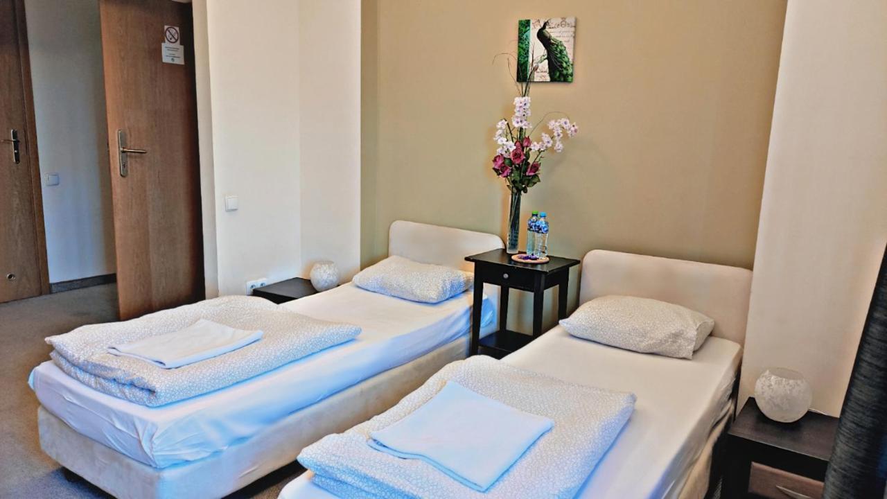 Helvetia Plus B&B - Private Rooms And Apartments Βαρσοβία Εξωτερικό φωτογραφία