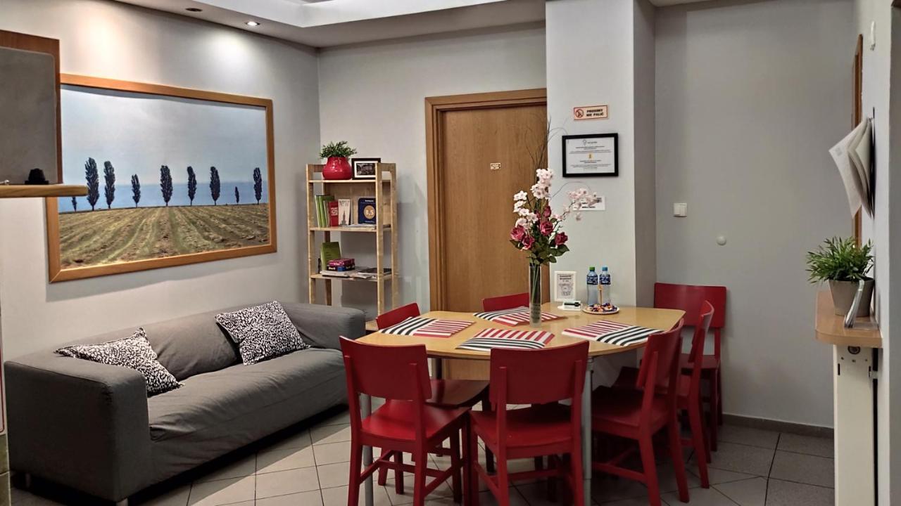 Helvetia Plus B&B - Private Rooms And Apartments Βαρσοβία Εξωτερικό φωτογραφία
