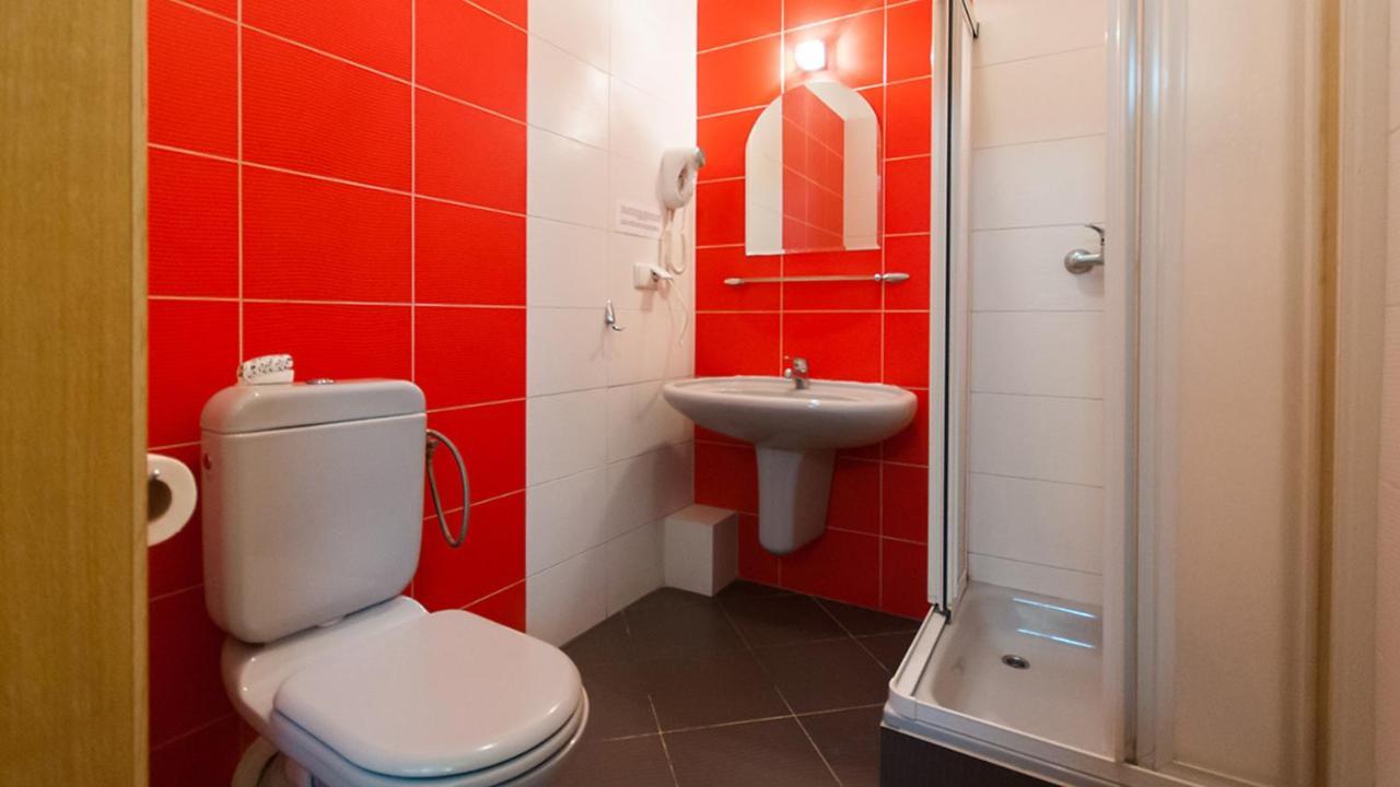 Helvetia Plus B&B - Private Rooms And Apartments Βαρσοβία Εξωτερικό φωτογραφία