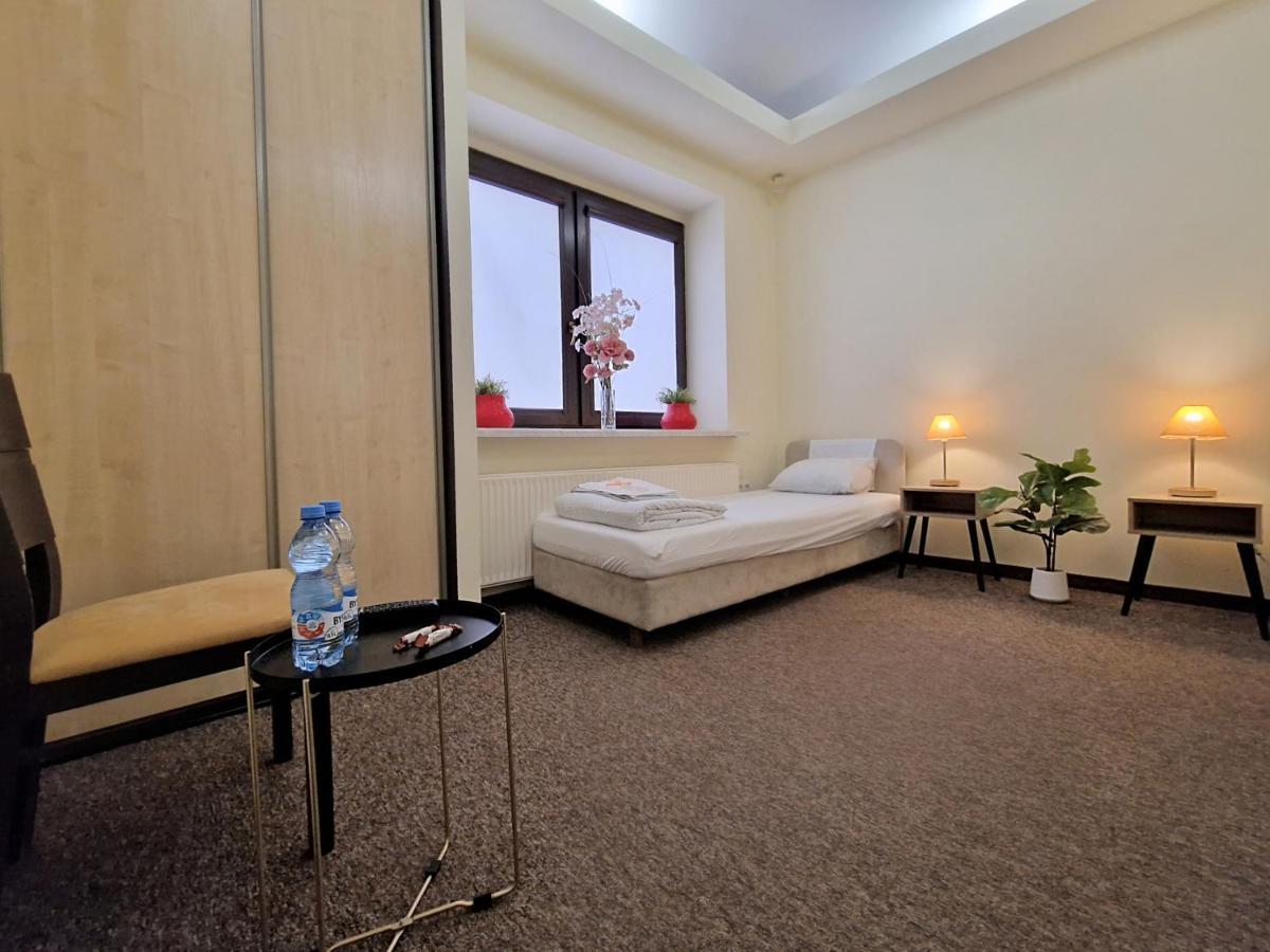 Helvetia Plus B&B - Private Rooms And Apartments Βαρσοβία Εξωτερικό φωτογραφία
