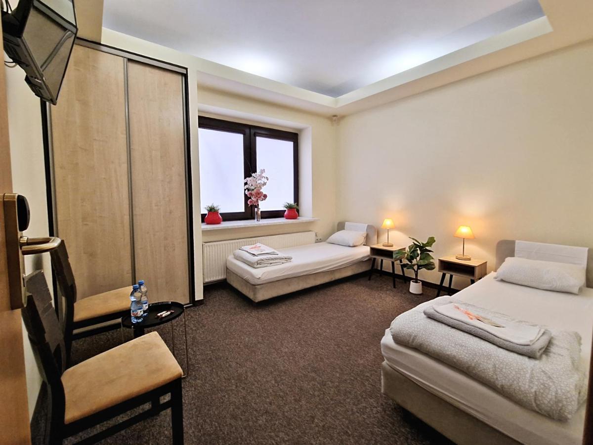 Helvetia Plus B&B - Private Rooms And Apartments Βαρσοβία Εξωτερικό φωτογραφία