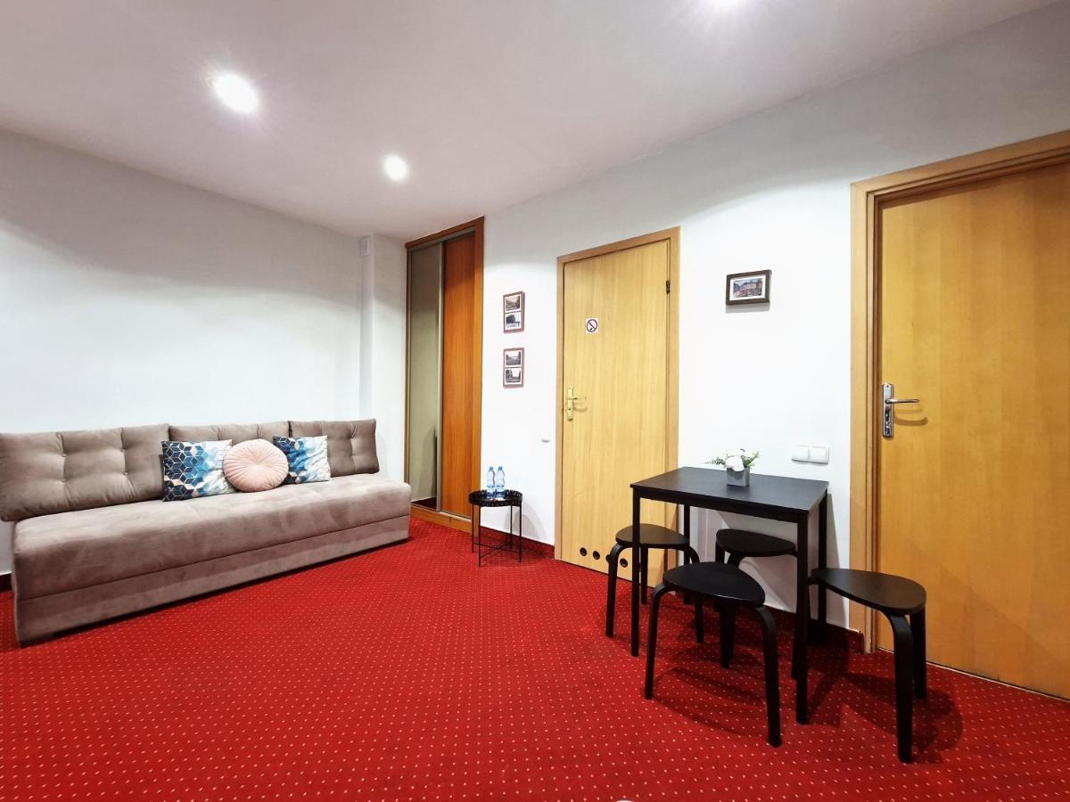 Helvetia Plus B&B - Private Rooms And Apartments Βαρσοβία Εξωτερικό φωτογραφία