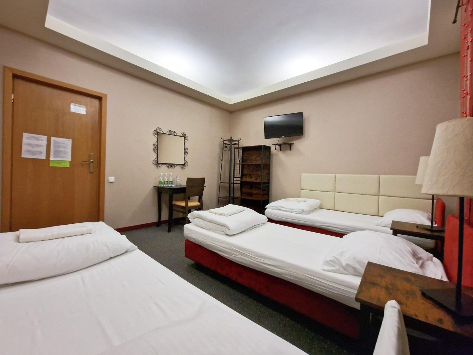 Helvetia Plus B&B - Private Rooms And Apartments Βαρσοβία Εξωτερικό φωτογραφία