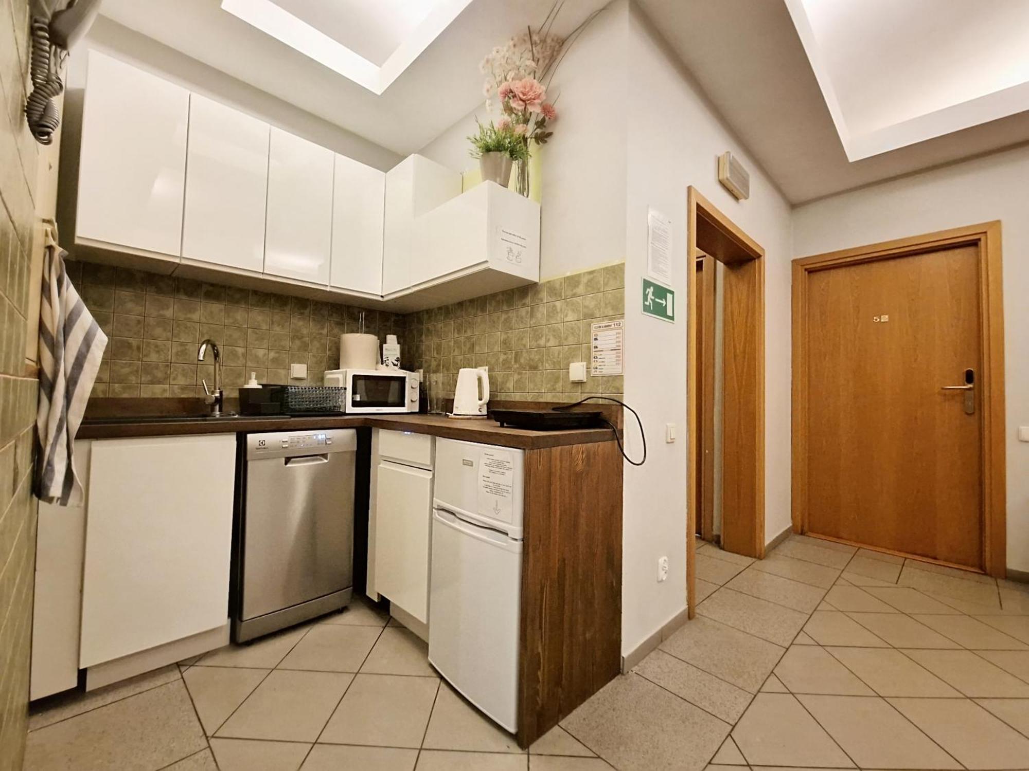 Helvetia Plus B&B - Private Rooms And Apartments Βαρσοβία Εξωτερικό φωτογραφία