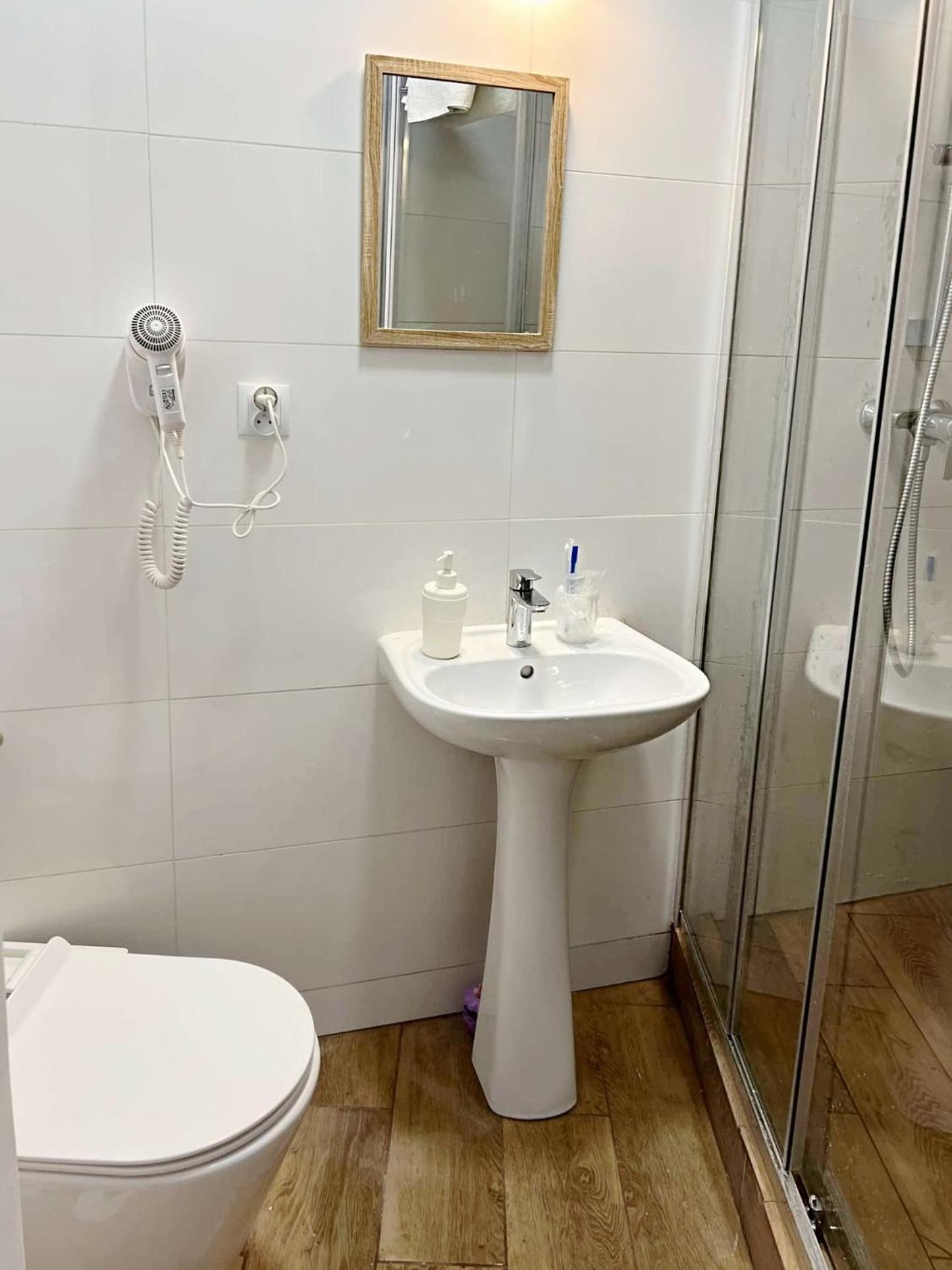 Helvetia Plus B&B - Private Rooms And Apartments Βαρσοβία Εξωτερικό φωτογραφία